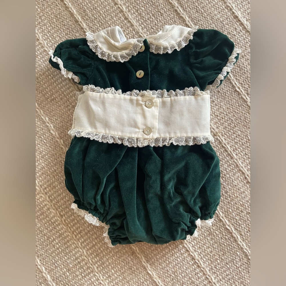 Like New Sal & Pimenta Green Velvet Baby Romper with Lace Trim Sz 6 Months - Picture 4 of 4